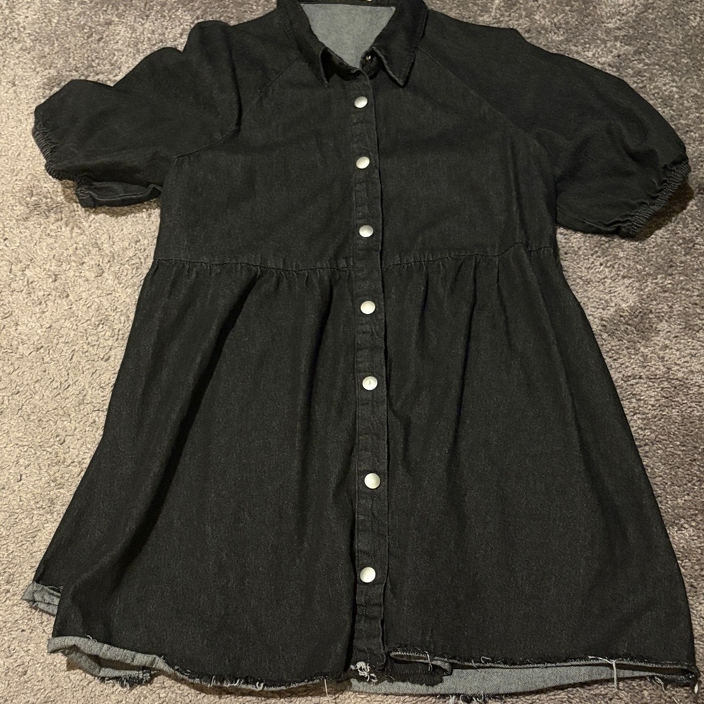 Pink Lily Charcoal Button-Up Top